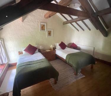 Rhoose Bed & Breakfast | The Old Barn