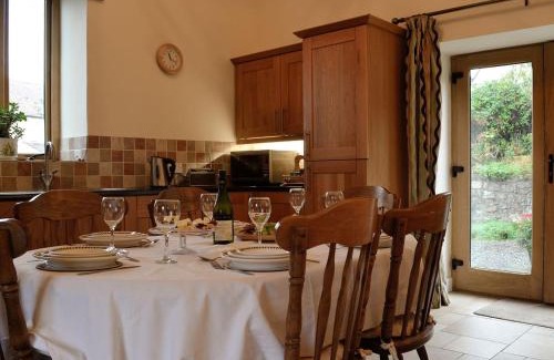 Crynant House | The Old Byre