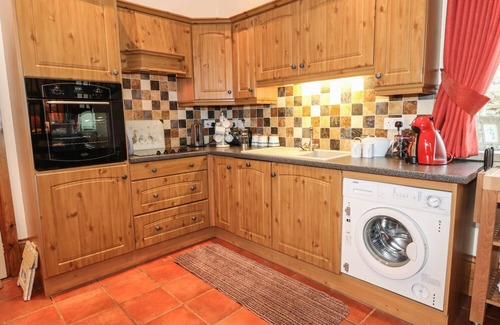Woolley Moor Cottage | THE OLD CHAPEL, character holiday cottage, with a garden in Handley