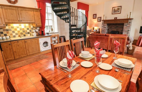 Woolley Moor Cottage | THE OLD CHAPEL, character holiday cottage, with a garden in Handley