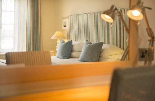 Treator Hotel | The Old Custom House