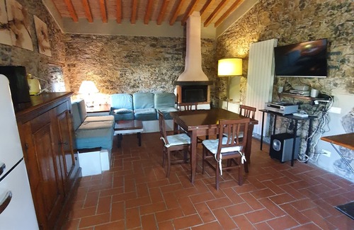 Corsanico Cottage | The old farmhouse among vineyards and olive groves