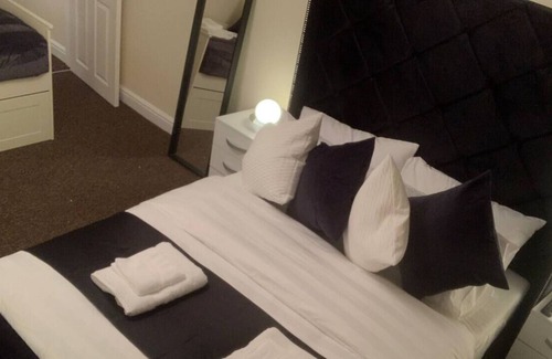 Bradford Cottage | "The Old Forge"- 5 minutes away from motorway