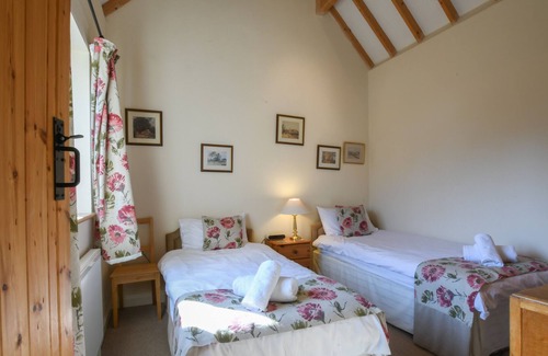 Melton Cottage | THE OLD FORGE, MELTON, pet friendly, with a garden in Melton
