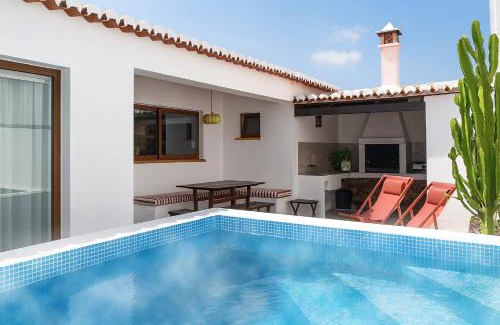 Baiona House | The Old House with Heated Pool, BBQ, Fireplace