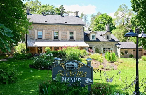 Mississippi Mills House | The Old Mill Manor: optional chef, pool, hot tub, docks, tiki bar & grill,