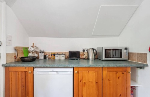 New Forest District Apartment | The Old Post Office at Wheelwrights Post