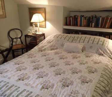 Llanvair Kilgeddin Bed & Breakfast | The Old Rectory Bed & Breakfast
