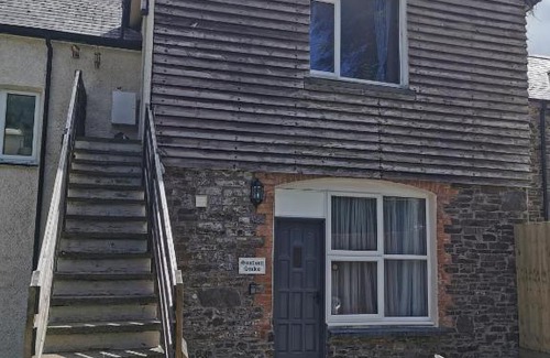 Jacobstow Apartment | THE OLD RECTORY KIRKULLEN LOFT APARTMENT in Jacobstow 10 mins to Widemouth bay and Crackington Haven,15 mins Bude,20 mins tintagel, 27 mins Port Issac