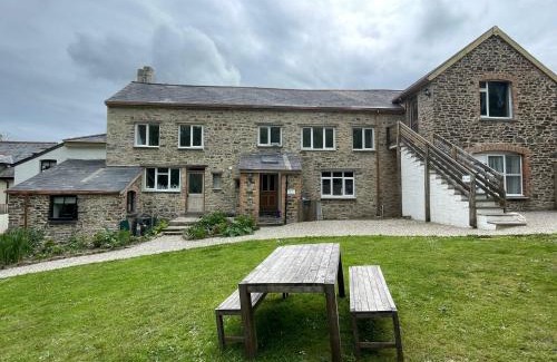 Jacobstow Apartment | THE OLD RECTORY SOUTHCOTT APARTMENT in Jacobstow 10 mins to Widemouth bay and Crackington Haven,15 mins Bude,20 mins tintagel, 27 mins Port Issac