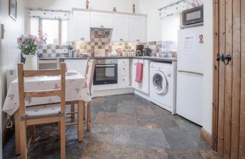 Crynant Apartment | The Old School Cottage Ship Farm - 1 Bedroom - Rhossili