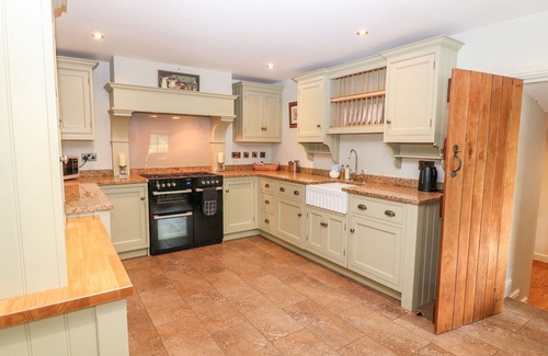 Kelstedge Cottage | THE OLD STABLES, family friendly, luxury holiday cottage in Ashover