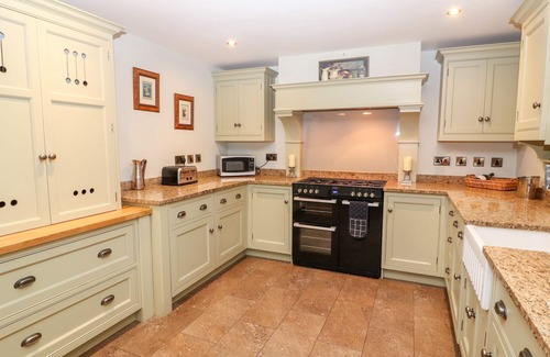 Kelstedge Cottage | THE OLD STABLES, family friendly, luxury holiday cottage in Ashover