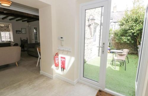 Ruthin House | The Old Stables - Pet-Friendly Stay Near Ruthin Castle with Parking