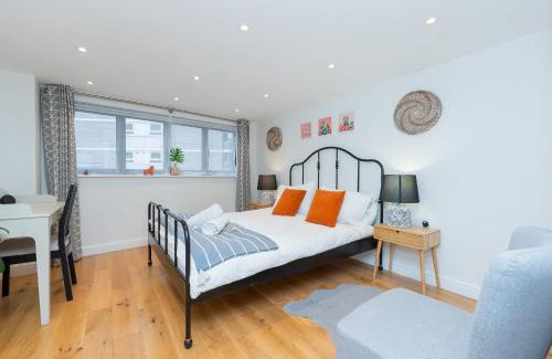 Bristol Apartment | The Old Wire Factory - 2 bed, Close to city centre, Fast wifi, comfortable home from home