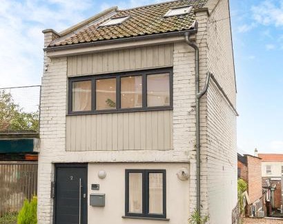 Bristol Apartment | The Old Wire Factory - 2 bed, Close to city centre, Fast wifi, comfortable home from home