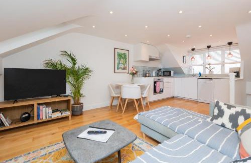 Bristol Apartment | The Old Wire Factory - 2 bed, Close to city centre, Fast wifi, comfortable home from home