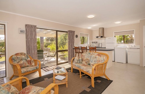Matarangi Cottage | The Olive Grove Retreat - Matarangi Holiday Unit