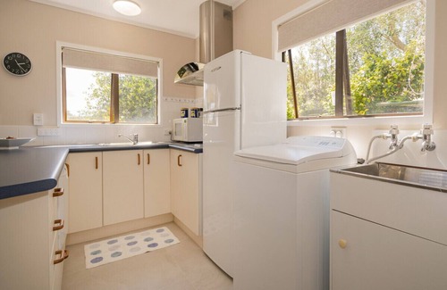 Matarangi Cottage | The Olive Grove Retreat - Matarangi Holiday Unit