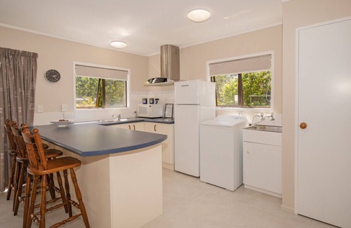 Matarangi Cottage | The Olive Grove Retreat - Matarangi Holiday Unit