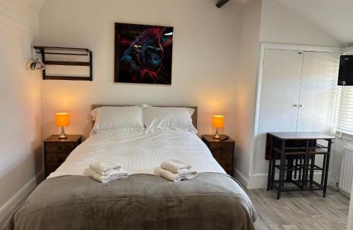 Deighton Apartment | The Olivia Swan