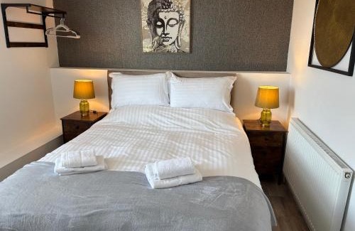 Deighton Apartment | The Olivia Swan