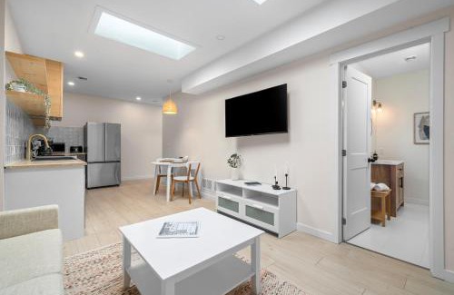 Belleville Apartment | The Olympia: Front Street Flats