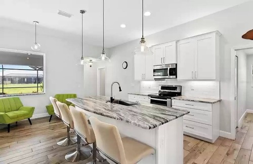 Pinehurst House | The Onyx Pearl Private Home~Sleeps 6~Heated Pool~Canal