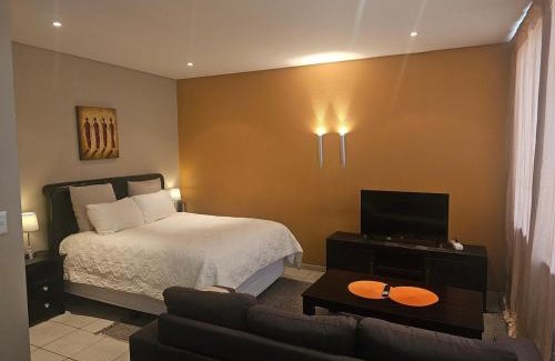 Downtown Johannesburg Apartment | The Orange Corner II