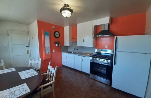 Moreno Valley Apartment | The Orange Kitchen Suite near Lake Perris