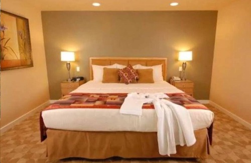 Paradise Valley Village Resort | The Orange Tree Resort includes an 18-hole, PGA-rated golf course renowned n