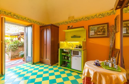 Meta House | The Orchid Corner Guesthouse 🇮🇹