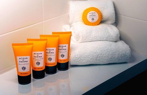 Orange Hotel | The Oriana Orange - Retro Hotel & Resort