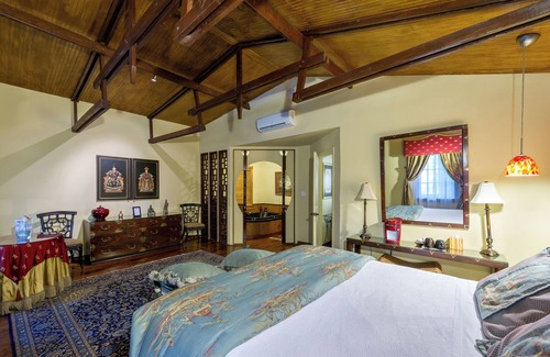 Hammond Bed & Breakfast | The Oriental Suite W/King Bed