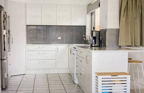 East Ballina House | The Original Beach Hilday Home. Listen to the waves and watch the whales in bed.