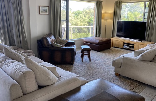 East Ballina House | The Original Beach Hilday Home. Listen to the waves and watch the whales in bed.
