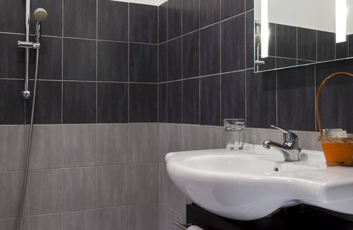 Saint-Laurent-du-Var Hotel | The Originals City, Hôtel Galaxie, Nice Aéroport