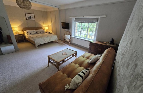 Castle Acre Hotel | The Ostrich