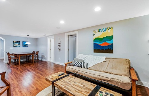 Phinney Ridge Hotel | The Otter Suite