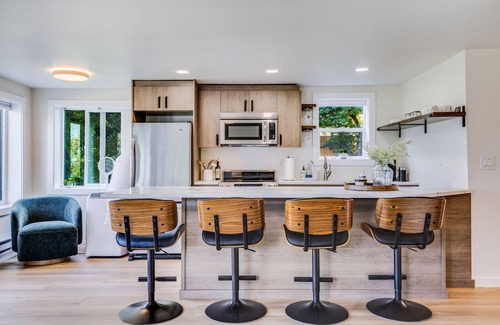 SeaTac House | The Overlook-Mt. Rainier View - near Seattle.