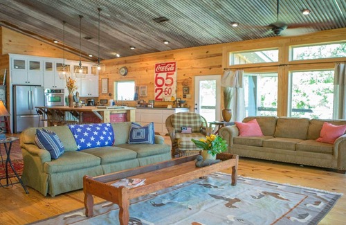 St. Joseph Cabin | The Oxbow Lodge of Lake Bruin