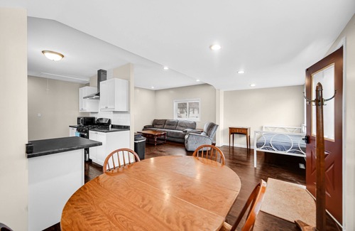 Ottawa House | The Pad on Pine - Ottawa’s Best!