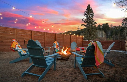 Custer Apartment | The Paddle House | Hot Tub + Fire Pit Stay