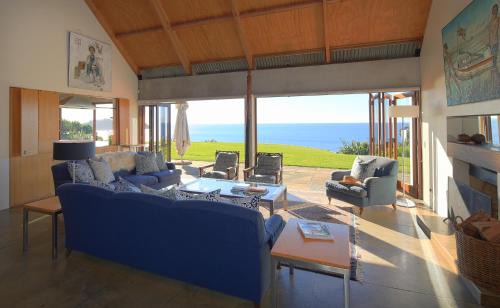 Onetangi House | The Pah - Stay Waiheke