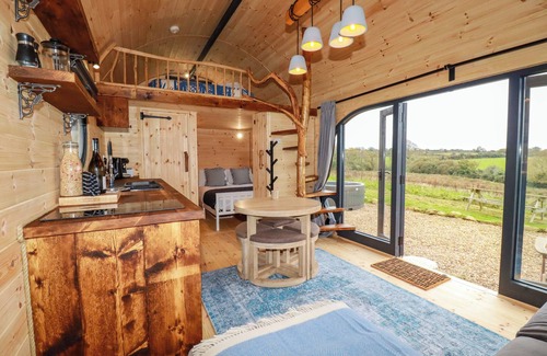 Mabe Cottage | THE PALM, family friendly, with hot tub in Ponsanooth