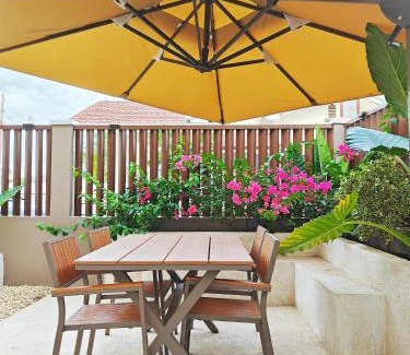 Dauis Villa | The Palm House