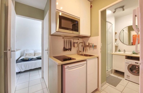 Costieres Apartment | The Palm Room ~ Cooling ~ Balcony ~ Parking