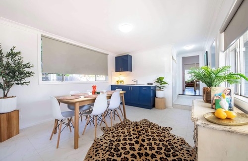 Dubbo House | The Palmer Cove - Stylish, Central