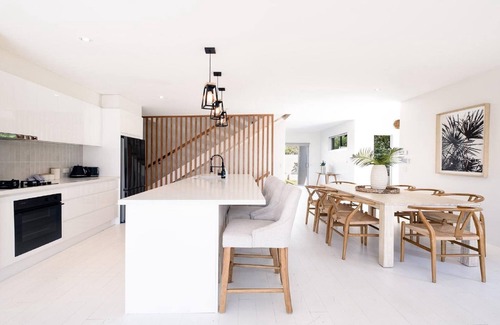Wamberal House | THE PALMS @ WAMBERAL | Pool, close to beach | Accom Holidays