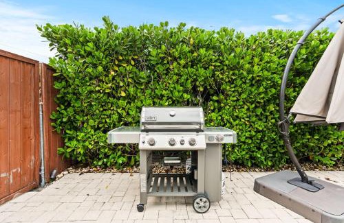 Parker Ridge House | The Palmside Escape Heated Pool, Putt, Relax